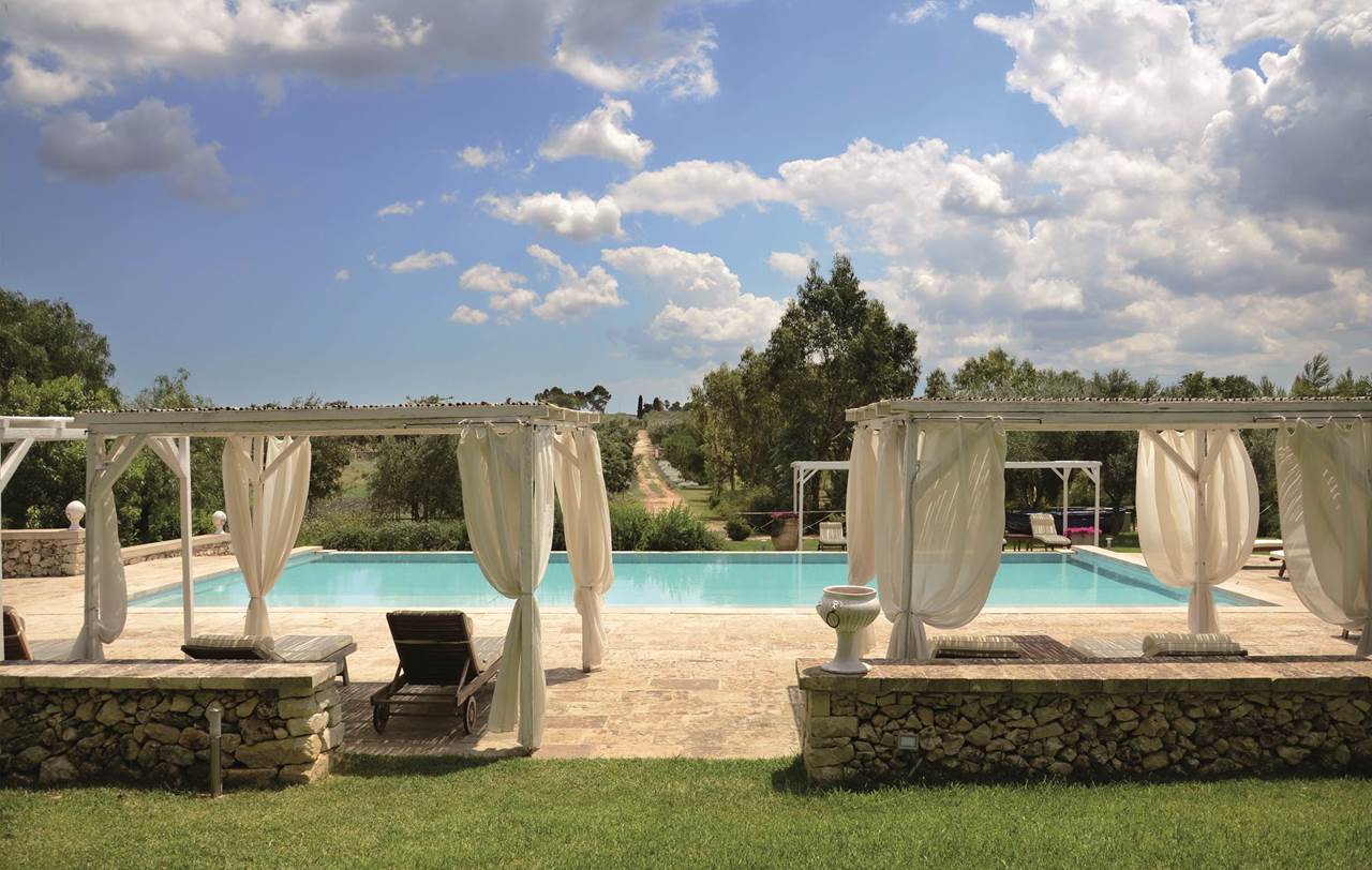 PISCINA NATURALIS CON GAZEBO.jpg